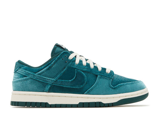 Wmns Dunk Low Green Velvet